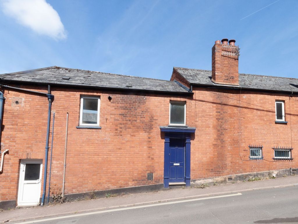 2 bed terraced house to rent in Park Street, Crediton EX17, £675 pcm