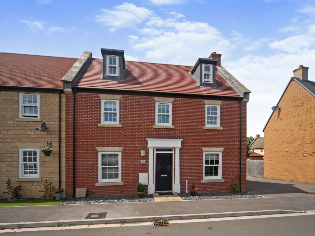 4 bed semidetached house for sale in Long Orchard Way, Martock