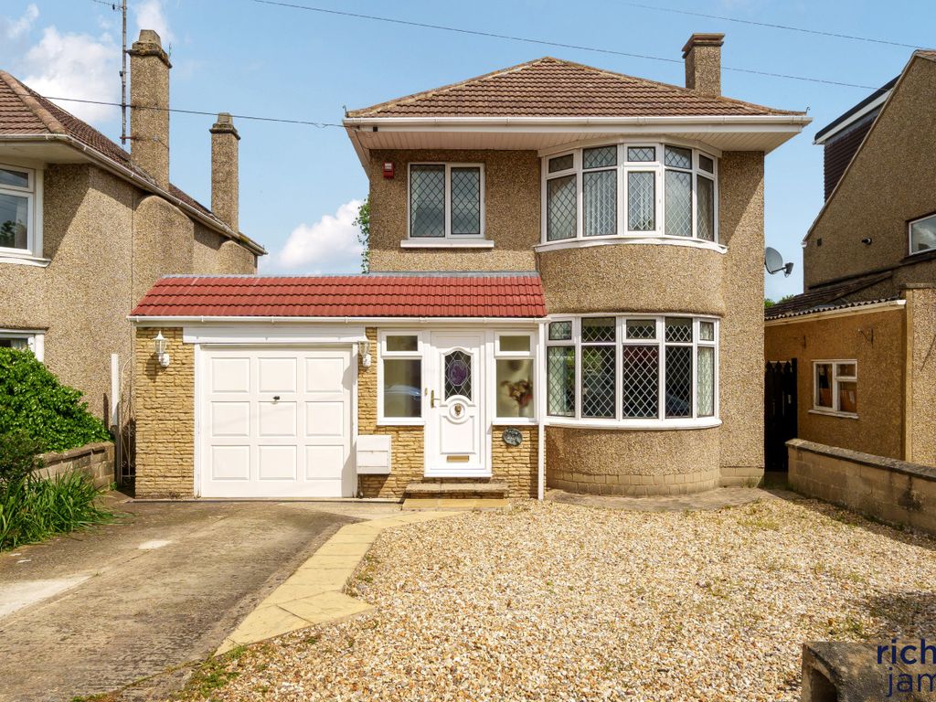 3 bed detached house for sale in Churchward Avenue, Swindon SN2 Zoopla