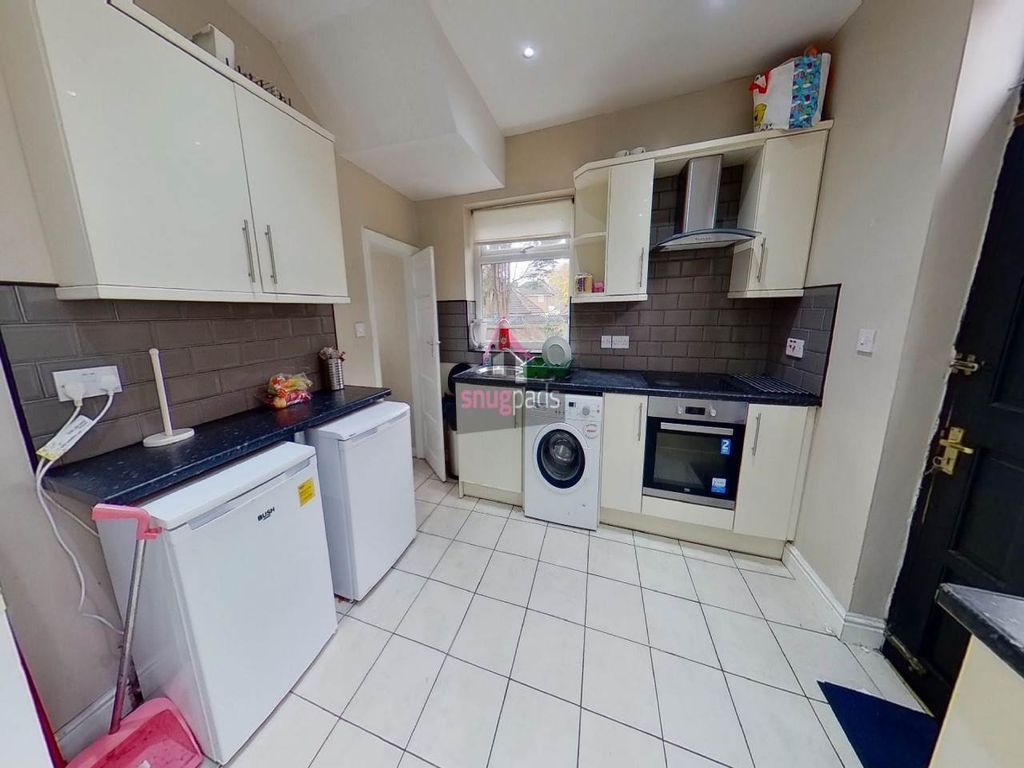 4 bed property to rent in Bolton Road, Salford, Manchester M6, £475 pcm