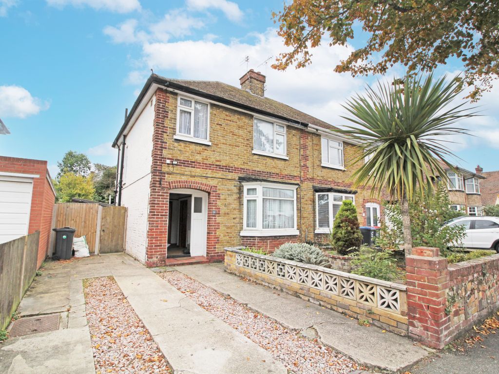 3 bed semidetached house to rent in Station Approach Road, Ramsgate