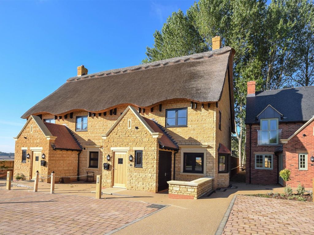 2 bed semidetached house for sale in Vineyard Gardens, Brixworth