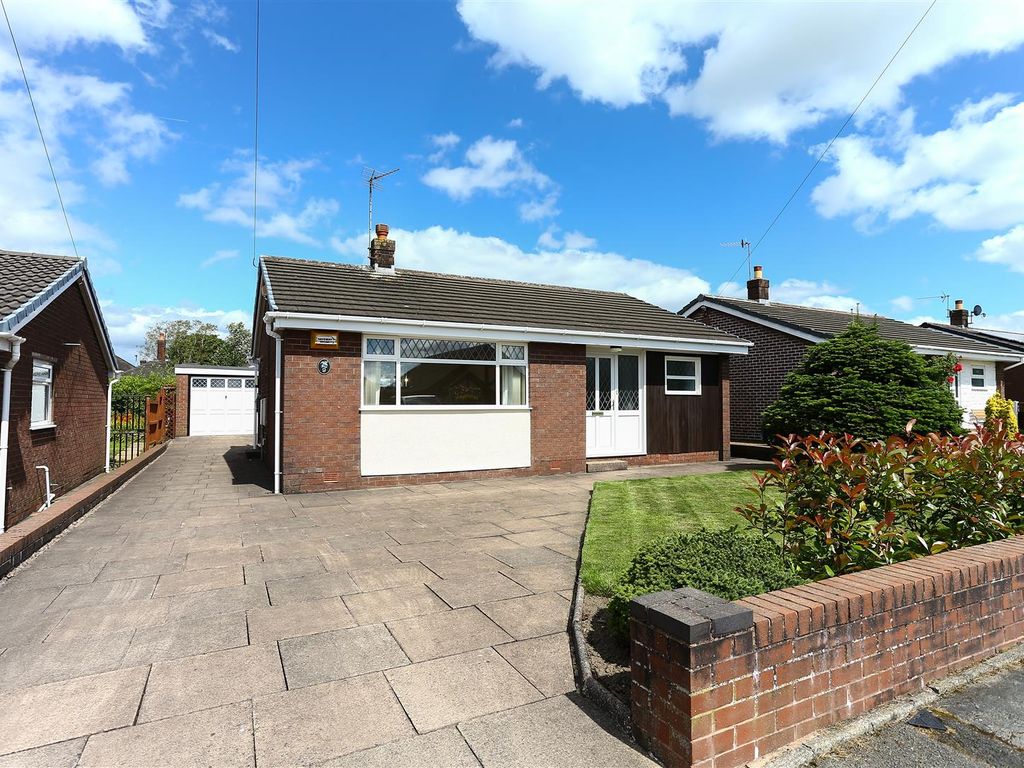 2 bed detached bungalow for sale in Denbigh Close, Knypersley, StokeOn