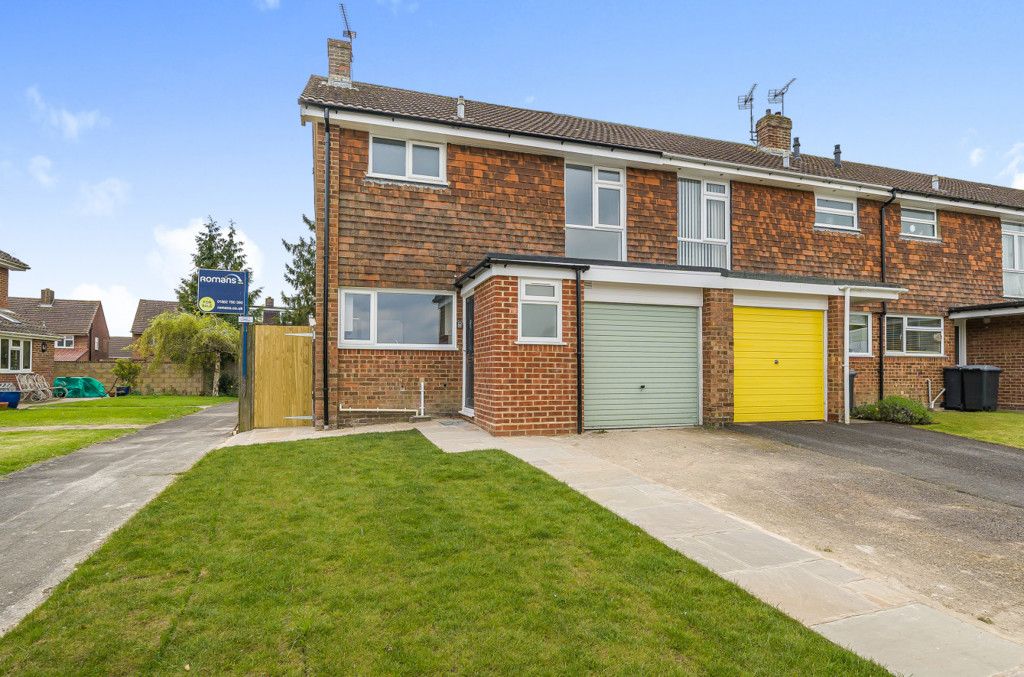 3 bed end terrace house for sale in Bramshaw Close, Winchester