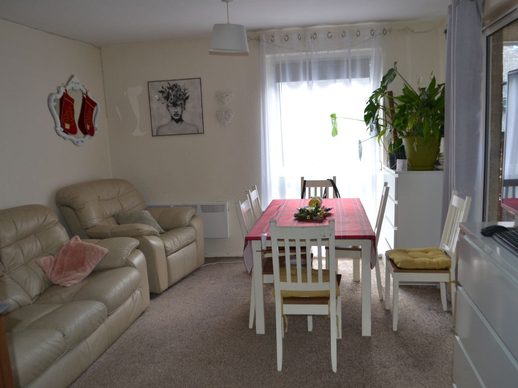 2 bed flat to rent in Frizley Gardens, Heaton BD9 Zoopla