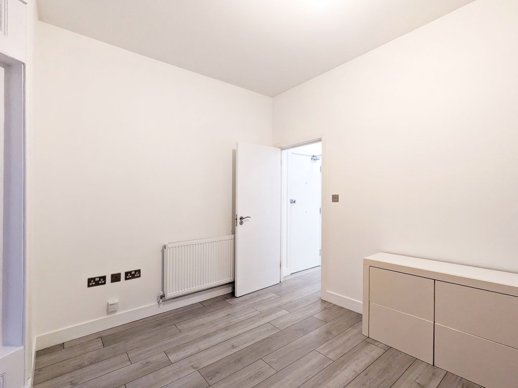 1 bed flat to rent in Edenbridge Road, London E9, £1,850 pcm Zoopla