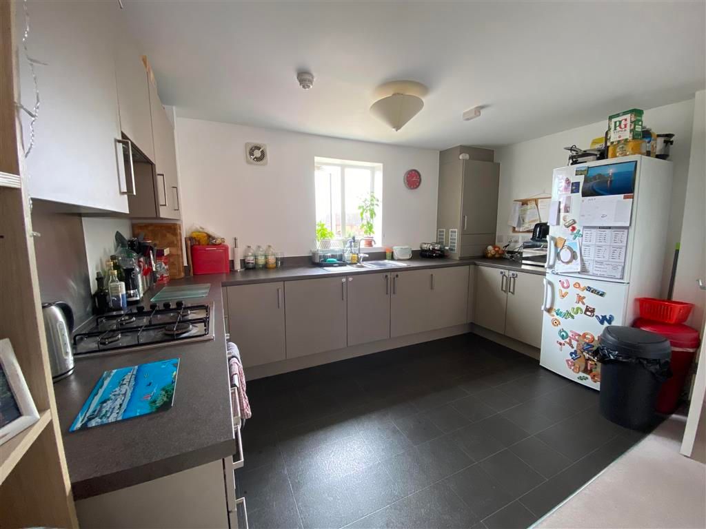 2 bed flat for sale in ber Street, Horley, Surrey RH6 Zoopla