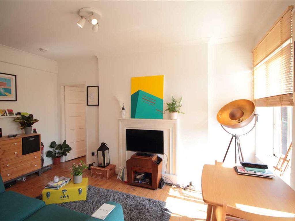 1 bed flat to rent in Brixton Hill, London SW2, £1,600 pcm Zoopla