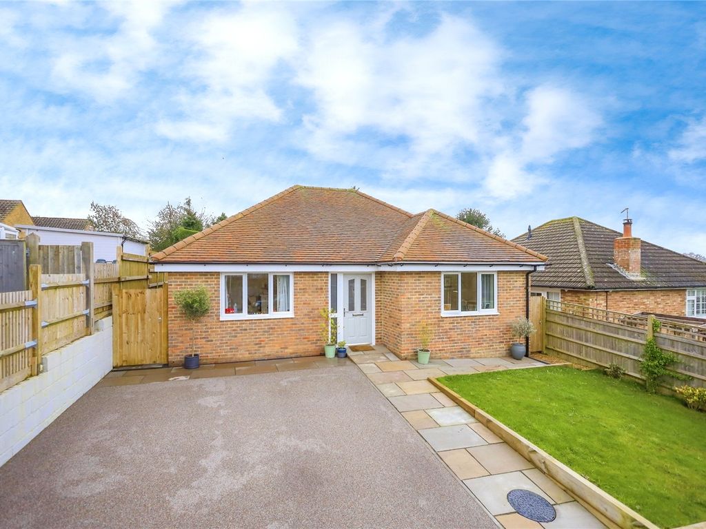 2 bed bungalow for sale in Uplands Park, Broad Oak, Heathfield, East