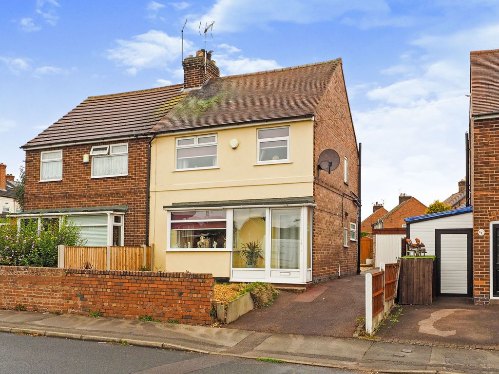 3 bed semidetached house for sale in Henry Street, Hucknall