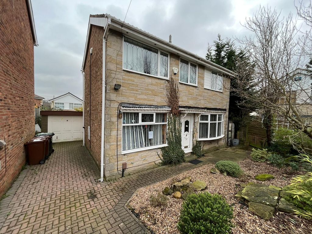 3 bed detached house for sale in Kirklees Croft, Farsley, Pudsey LS28