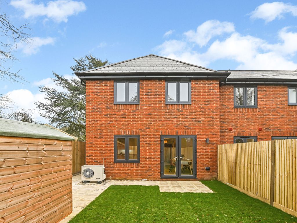 3 bed end terrace house for sale in Olivers Battery, Winchester SO22