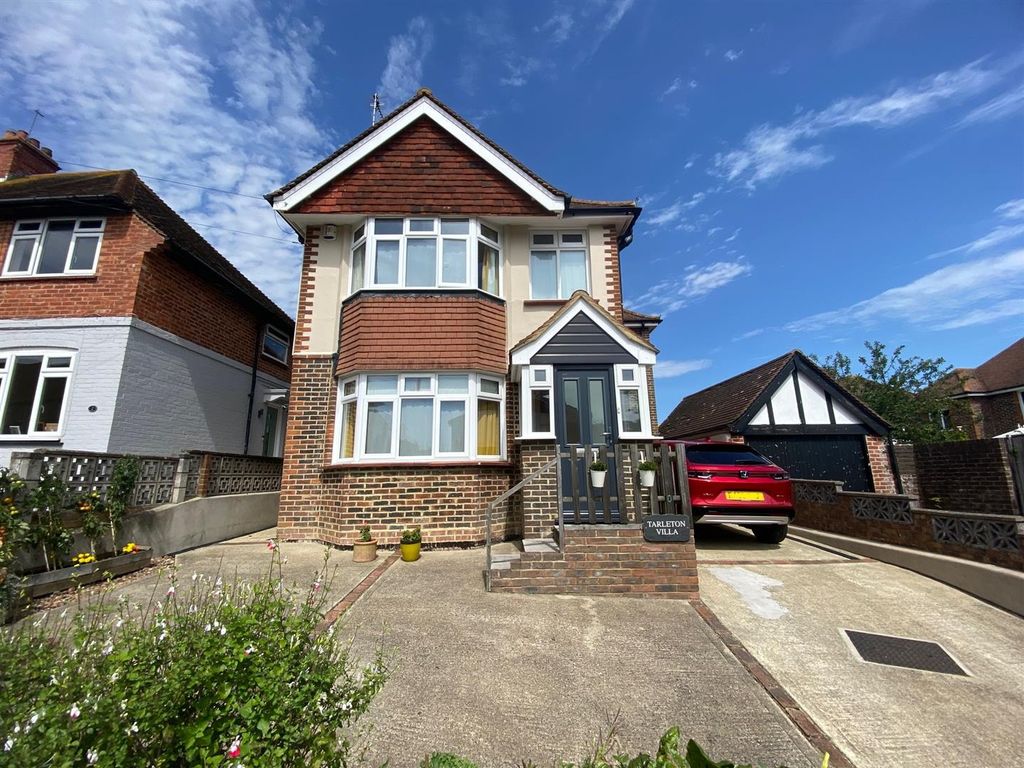 3 bed detached house for sale in Beechy Avenue, Eastbourne BN20, £