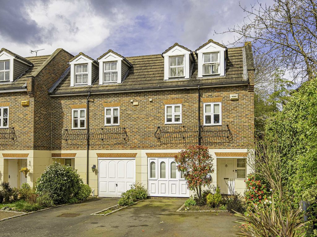 4 bed property to rent in Sandown Gate, Esher KT10, £3,500 pcm Zoopla