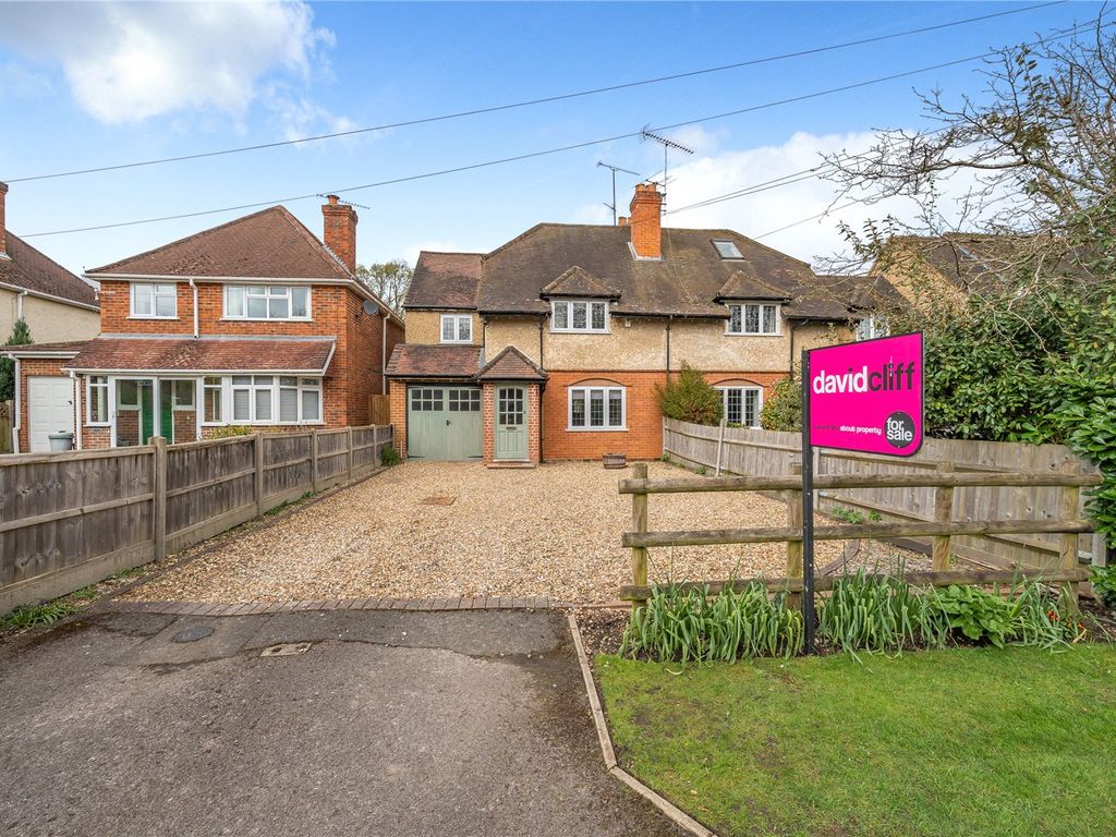 4 bed semidetached house for sale in Luckley Road, Wokingham