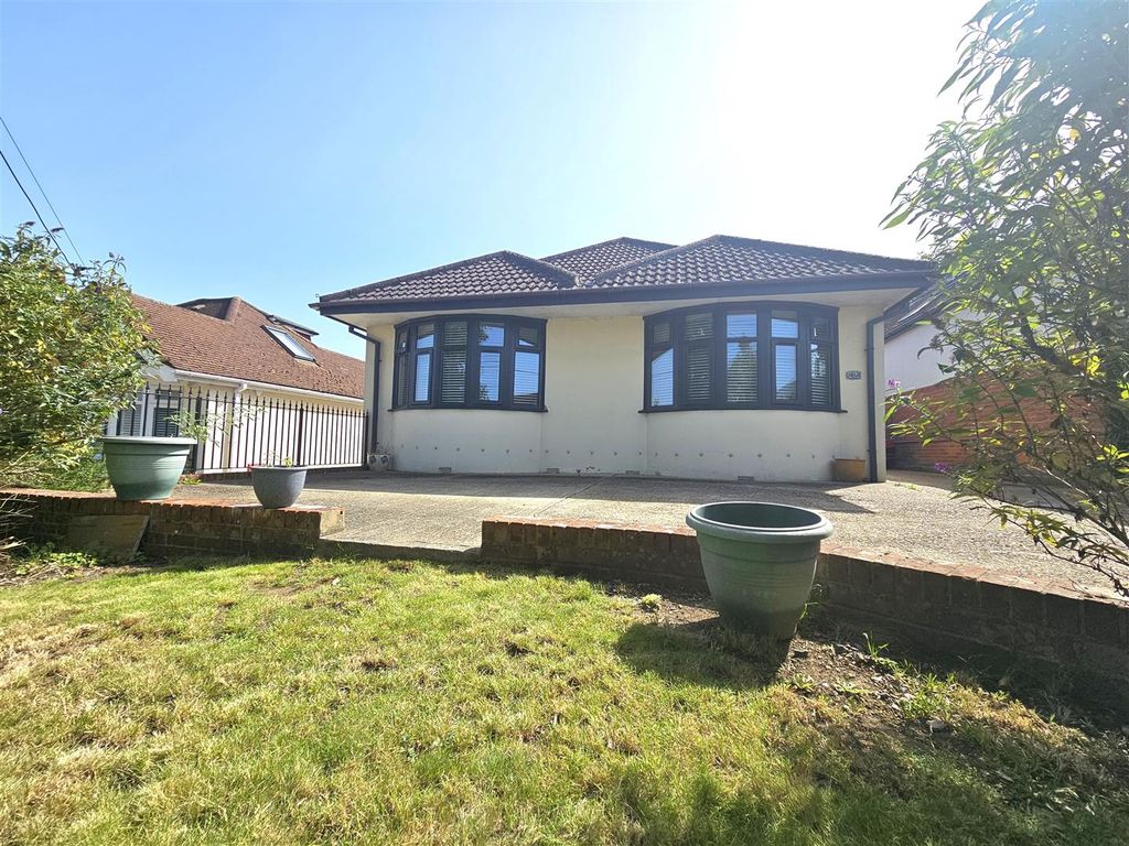 4 bed detached bungalow for sale in Netley Firs Road, Hedge End