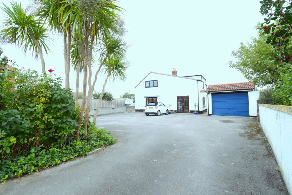 4 bed detached house for sale in Burnham Road, Highbridge TA9, £350,000