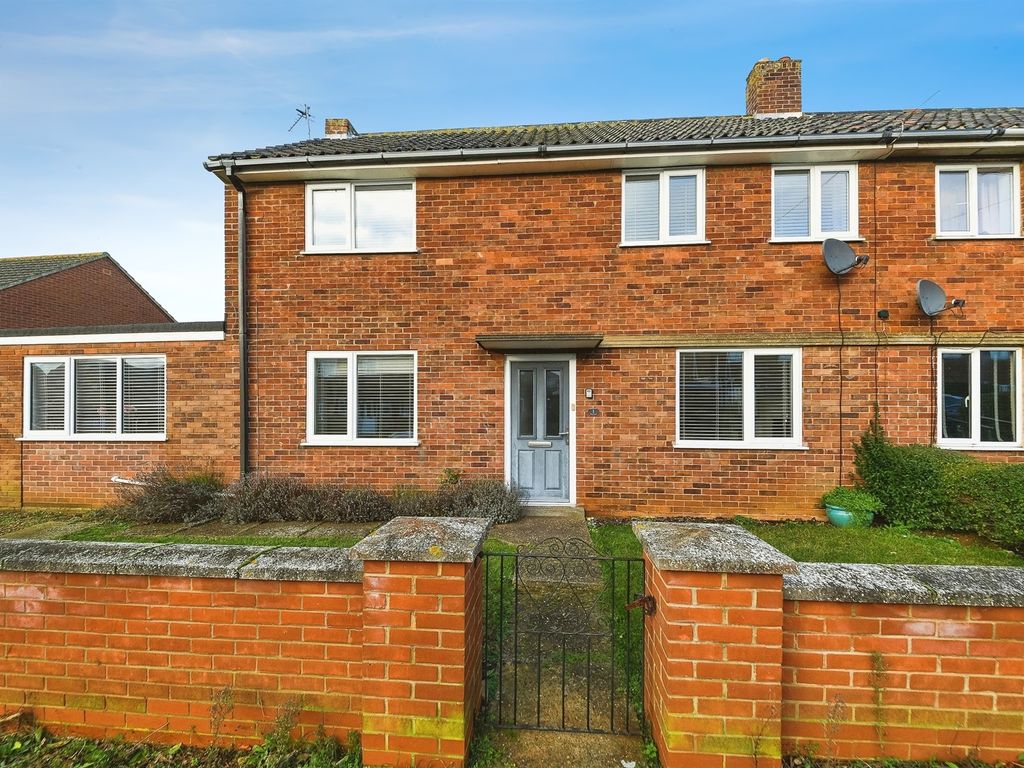 4 bed semidetached house for sale in Melton Drive, Hunstanton PE36, £