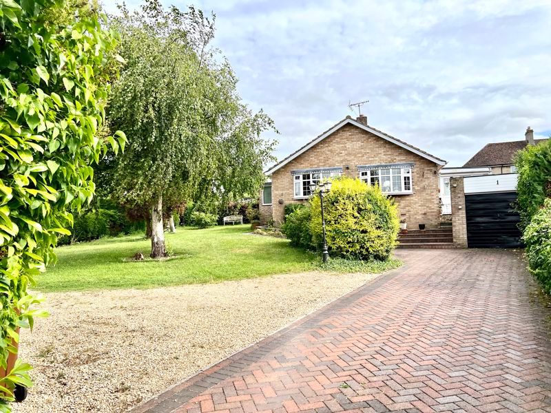 3 bed bungalow for sale in Olivers Close, Cherhill, Calne SN11 Zoopla