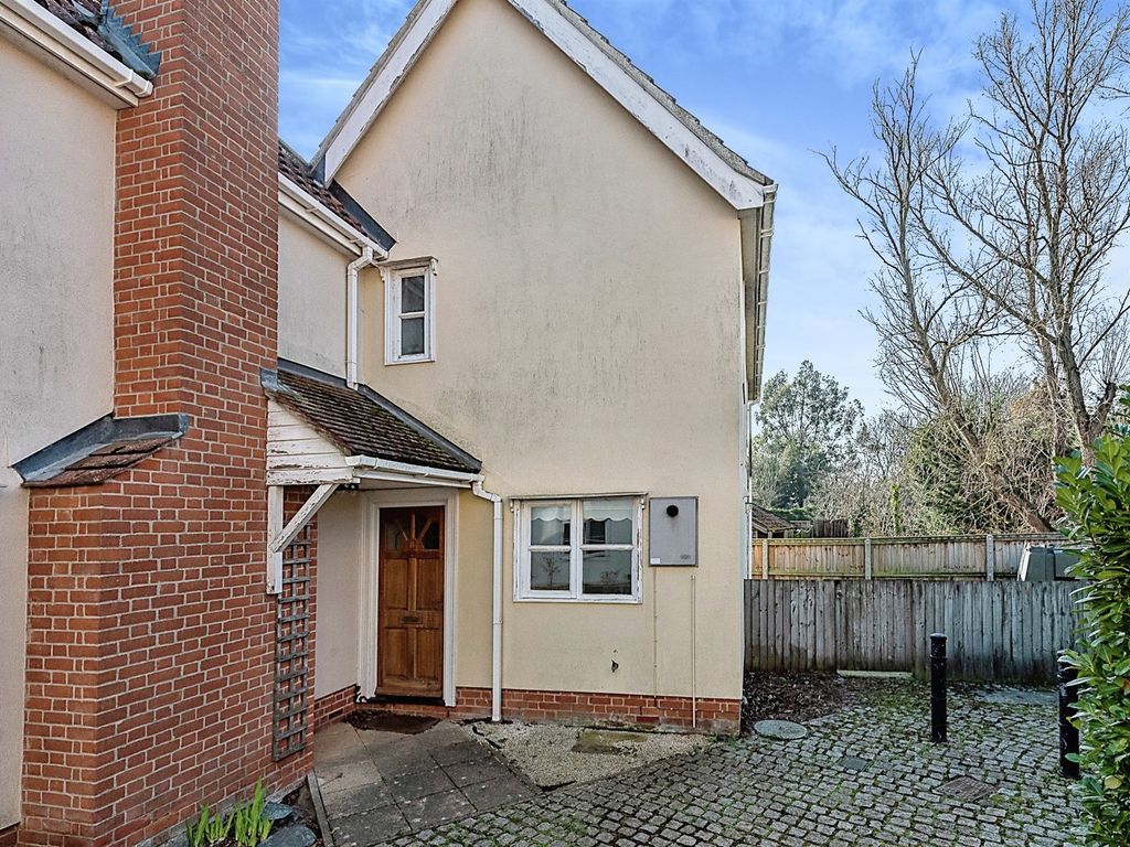 3 bed linkdetached house for sale in Braybrooke Close, Mendlesham