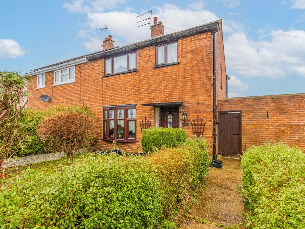 3 bed semidetached house for sale in Christchurch Road, Gorleston NR31