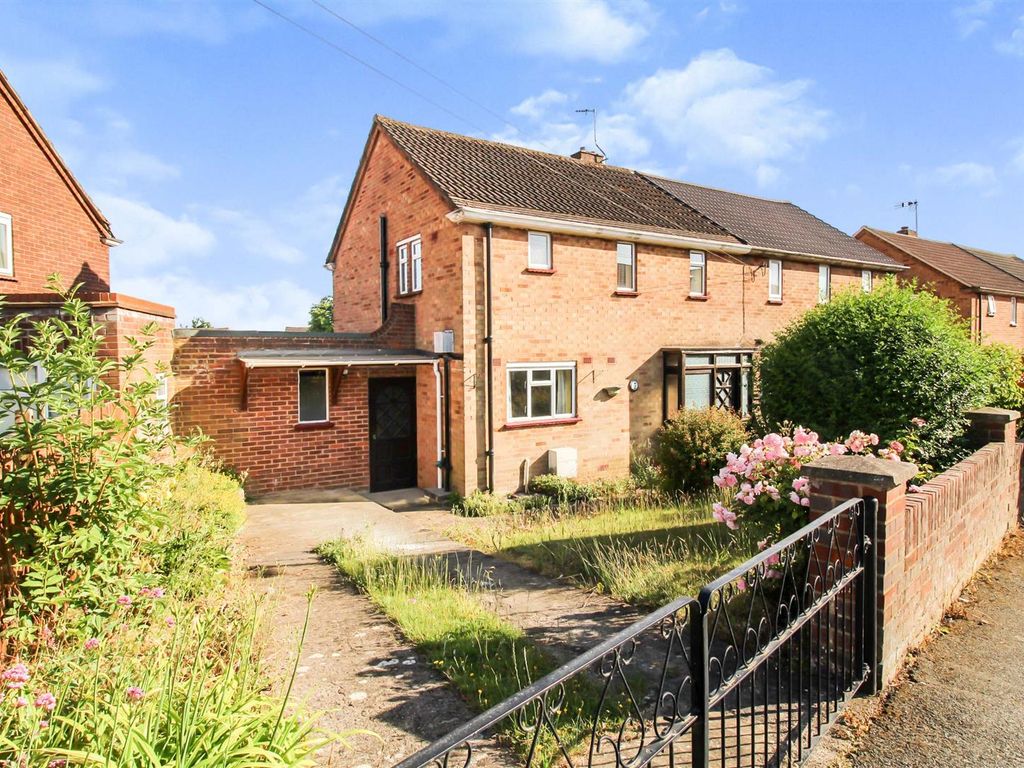 3 bed semidetached house for sale in Aldbury Road, Mill End