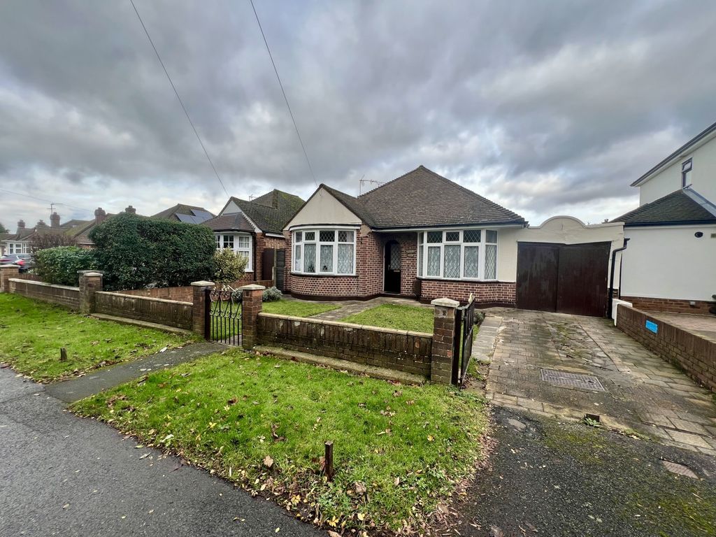 3 bed bungalow for sale in Laleham Road, StainesUponThames, Surrey TW18, £530,000 Zoopla