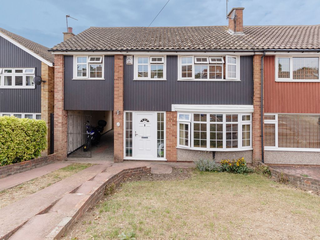 4 bed semidetached house for sale in Biddenden Way, Gravesend, Kent