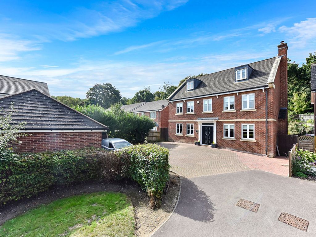 5 bed detached house for sale in Schooner Walk, Upnor, Rochester, Kent