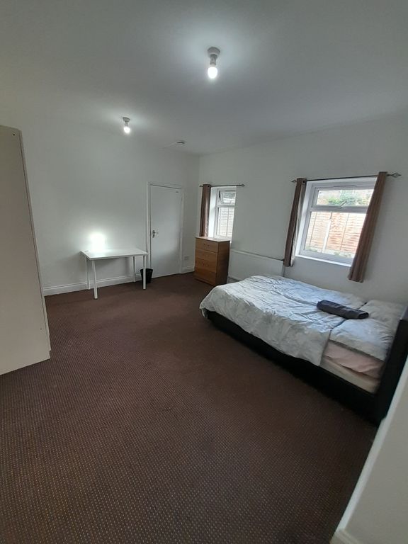 Room to rent in Shoebury Road, London E6, £850 pcm Zoopla