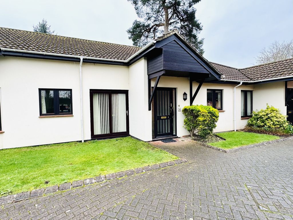 2 bed bungalow for sale in Hartford Terrace, Hartley Wintney, Hook RG27