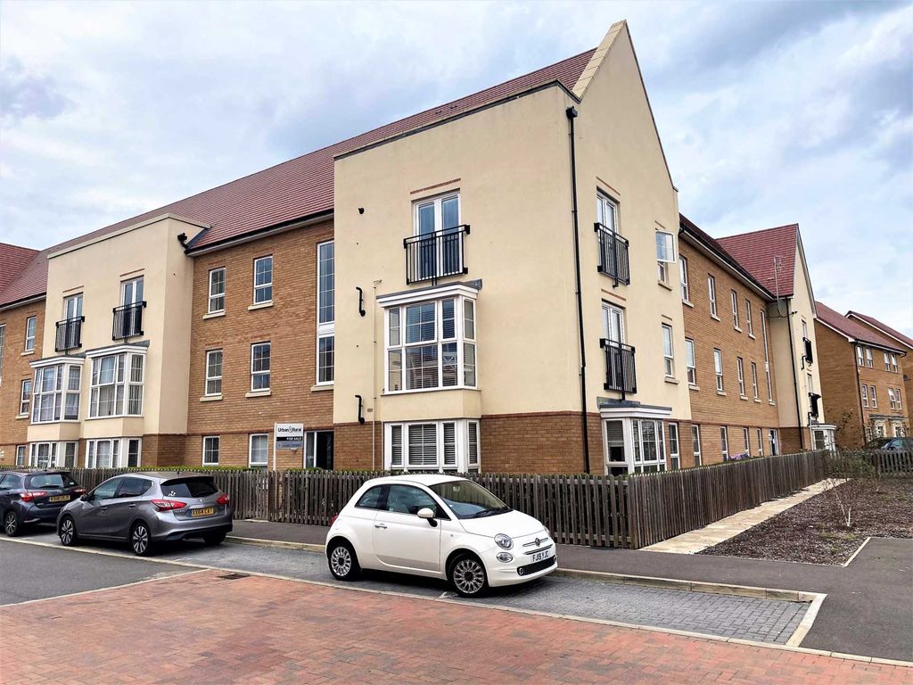 2 bed flat to rent in Design Drive, Dunstable LU6, £1,250 pcm Zoopla
