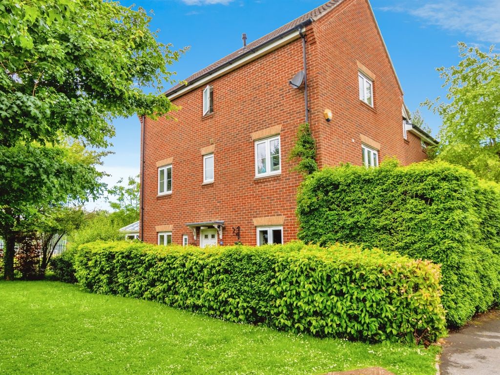 5 bed town house for sale in Crestwood View, Eastleigh SO50, £450,000