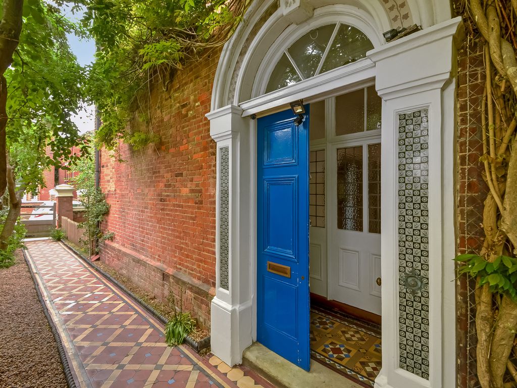 5 bed detached house for sale in Yarborough Road, Southsea PO5 Zoopla
