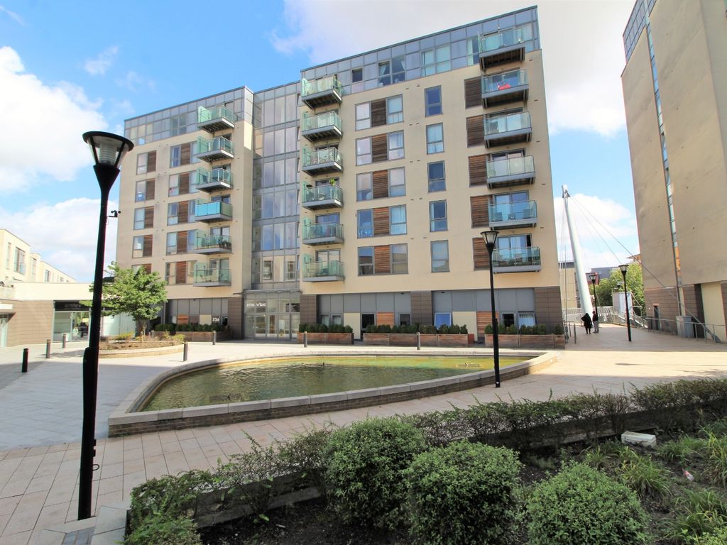 2 bed flat to rent in Cranstone Lodge, Cotterells, Hemel Hempstead