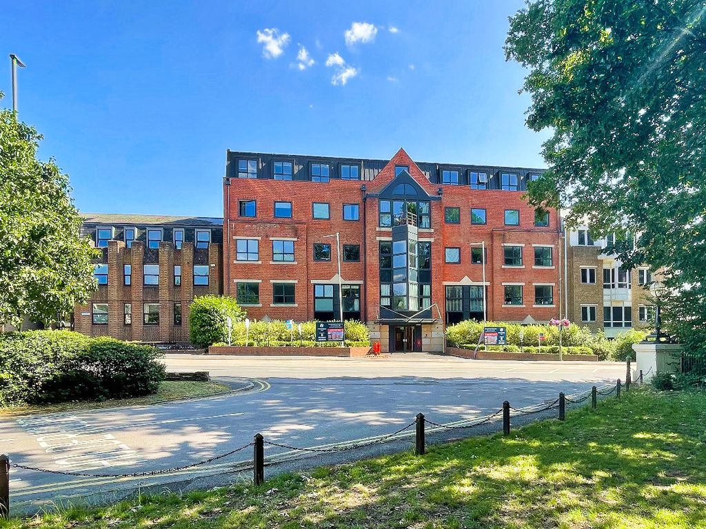 2 bed flat to rent in London Road, Camberley GU15 Zoopla