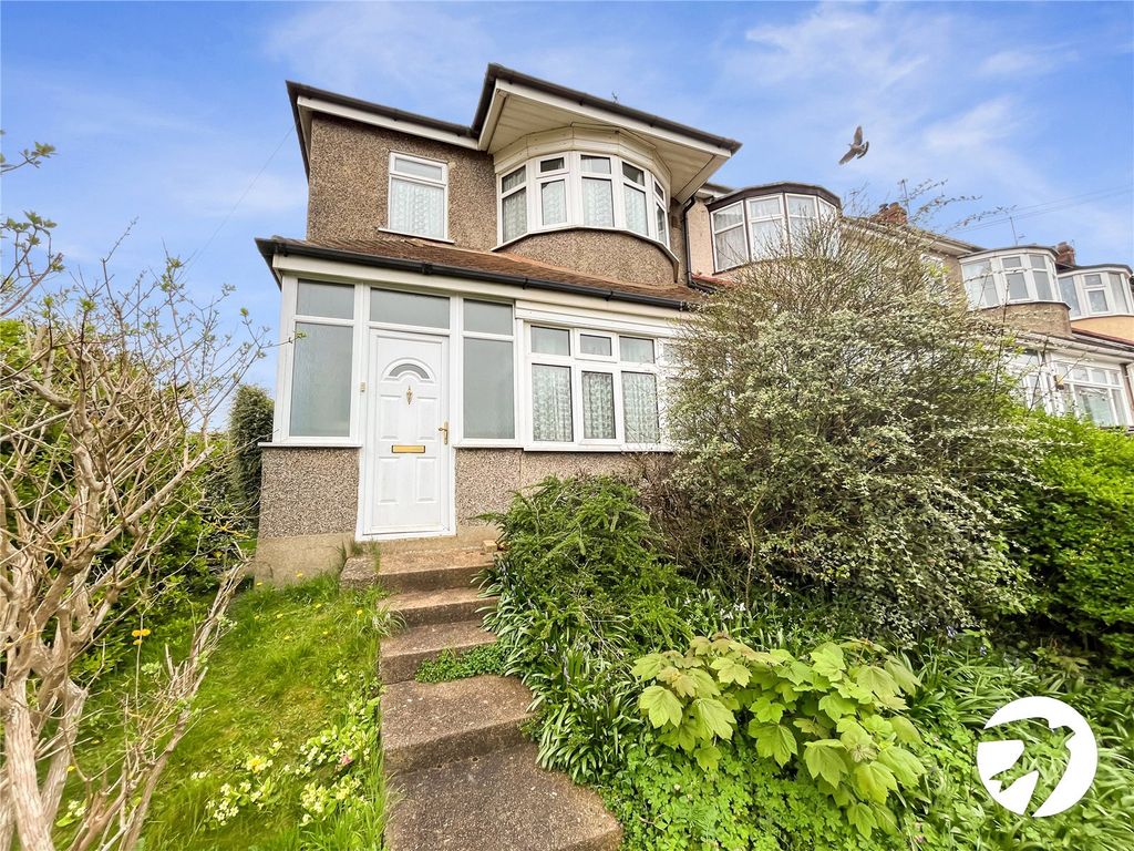 3 bed end terrace house for sale in Blenheim Avenue, Chatham, Kent ME4