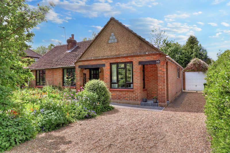 2 bed bungalow for sale in New Road, Stokenchurch, High HP14