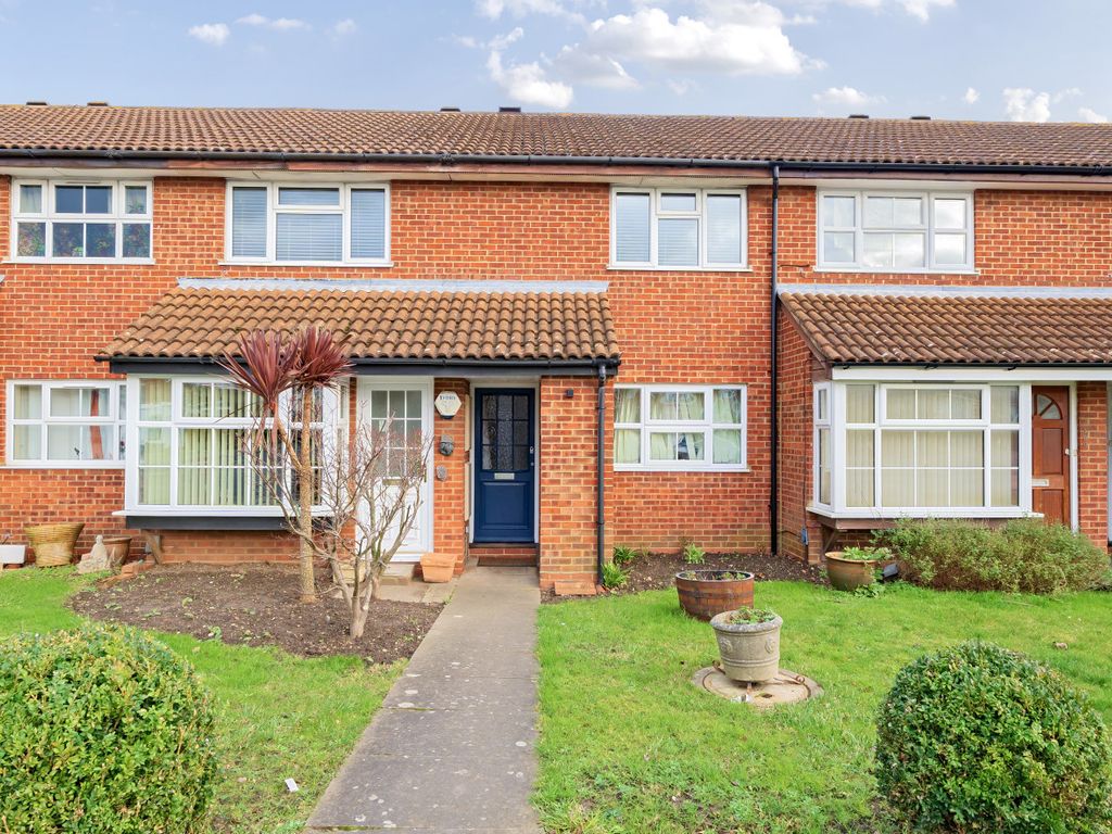 2 bed for sale in Worplesdon Road, Guildford, Surrey GU2, £