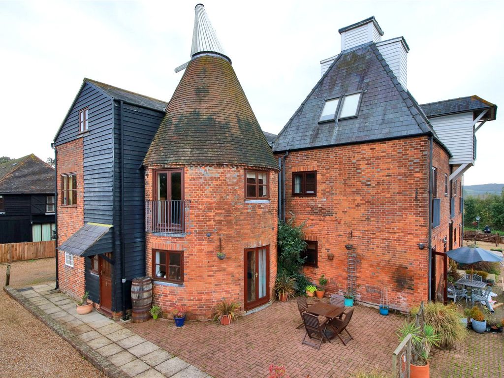 3 bed property to rent in Spring Grove Oast, Harville Road, Wye, Kent