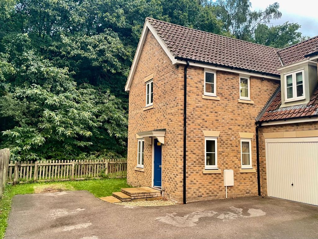 4 bed linkdetached house for sale in Evergreen Way, Mildenhall, Bury