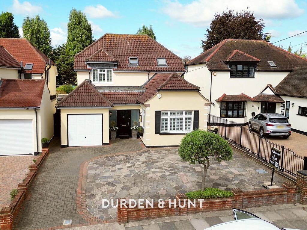 3 bed detached house for sale in Ardleigh Green Road, Hornchurch RM11