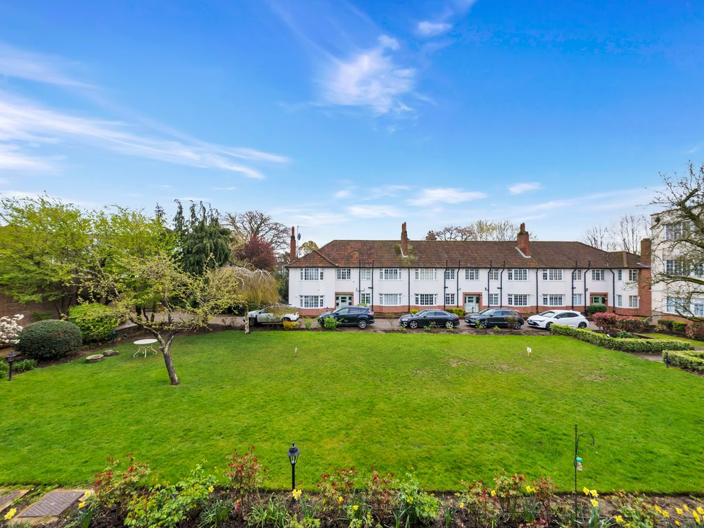 2 bed flat to rent in Okehampton Close, London N12, £1,675 pcm Zoopla