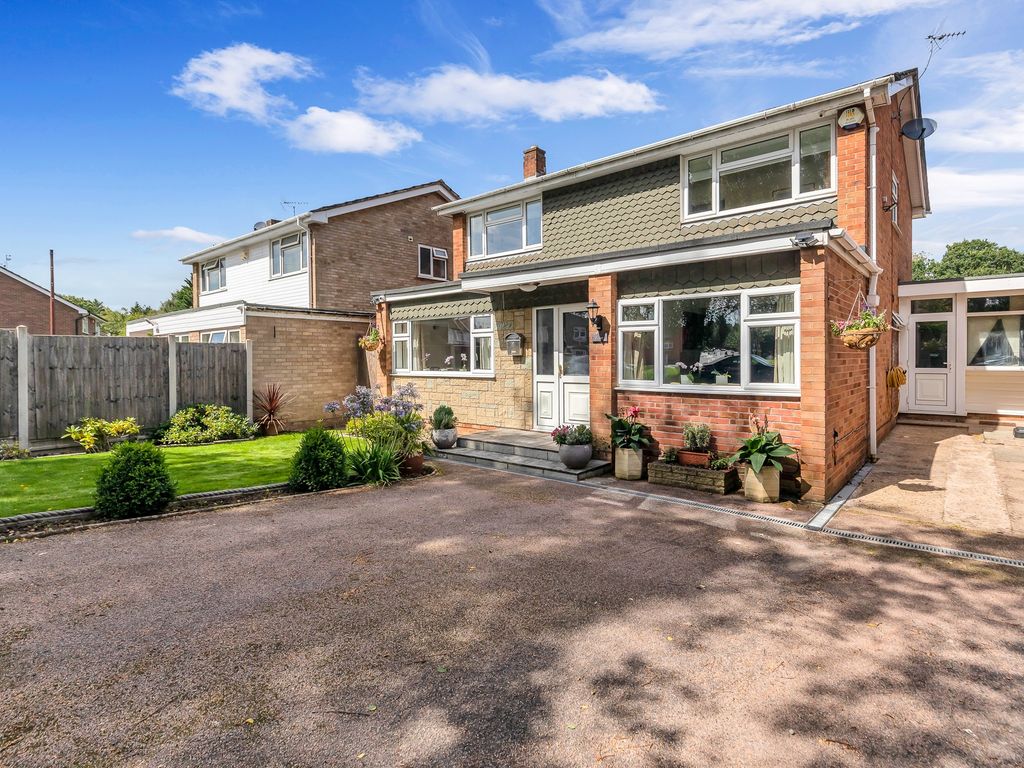 4 bed detached house for sale in Turnbury Way, Leicester LE5, £475,000