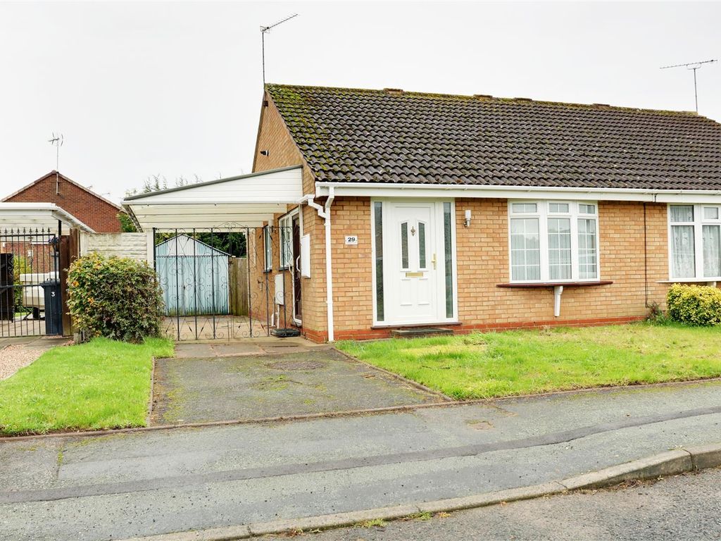 2 bed semidetached bungalow to rent in Leybourne Crescent, Pendeford