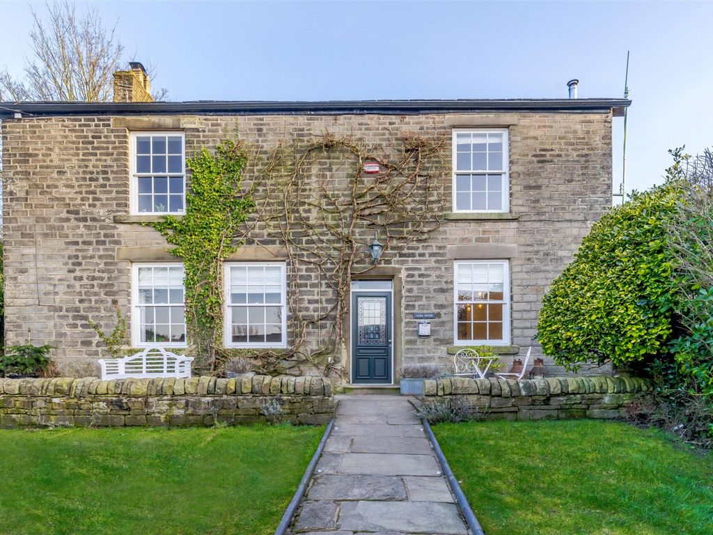 4 bed detached house for sale in Simmondley Village, Glossop