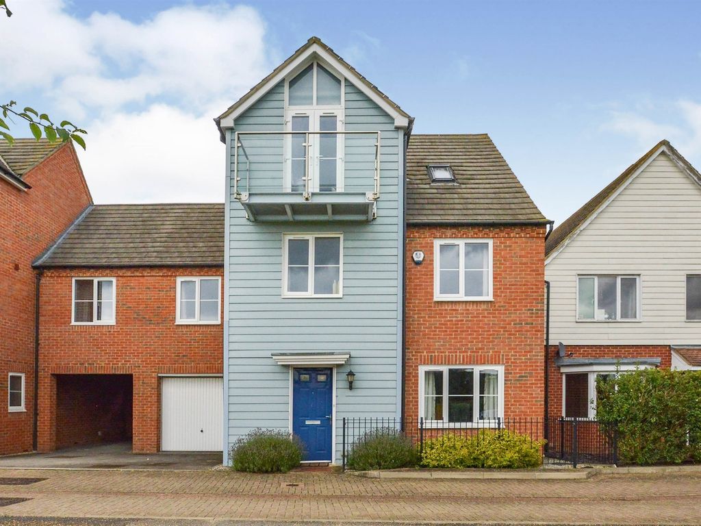 6 bed detached house for sale in Foxfield, Broughton, Milton Keynes