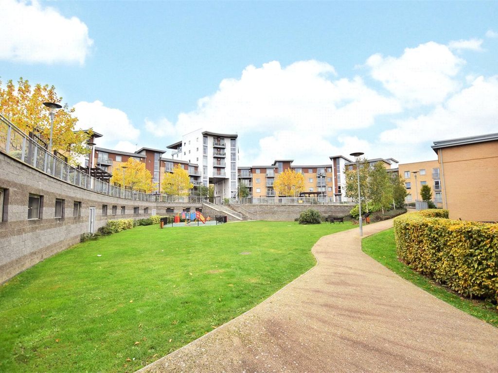 2 bed flat to rent in Kelvin Gate, Bracknell, Berkshire RG12, £1,100