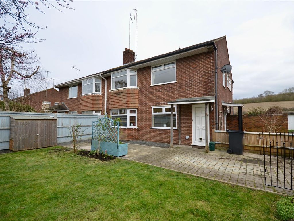 2 bed to rent in Bourne End Lane, Hemel Hempstead