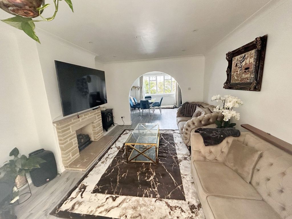 3 bed property to rent in Breakspear Road, Ruislip HA4, £2,350 pcm Zoopla